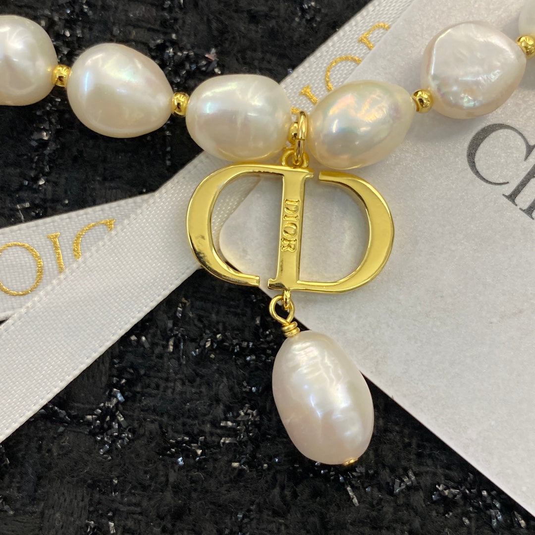 D long pearls necklace with logo