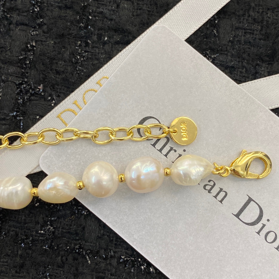 D long pearls necklace with logo