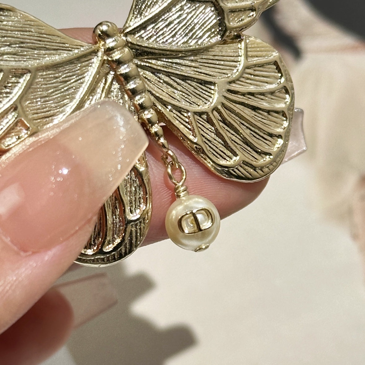D butterfly hairpin in light gold