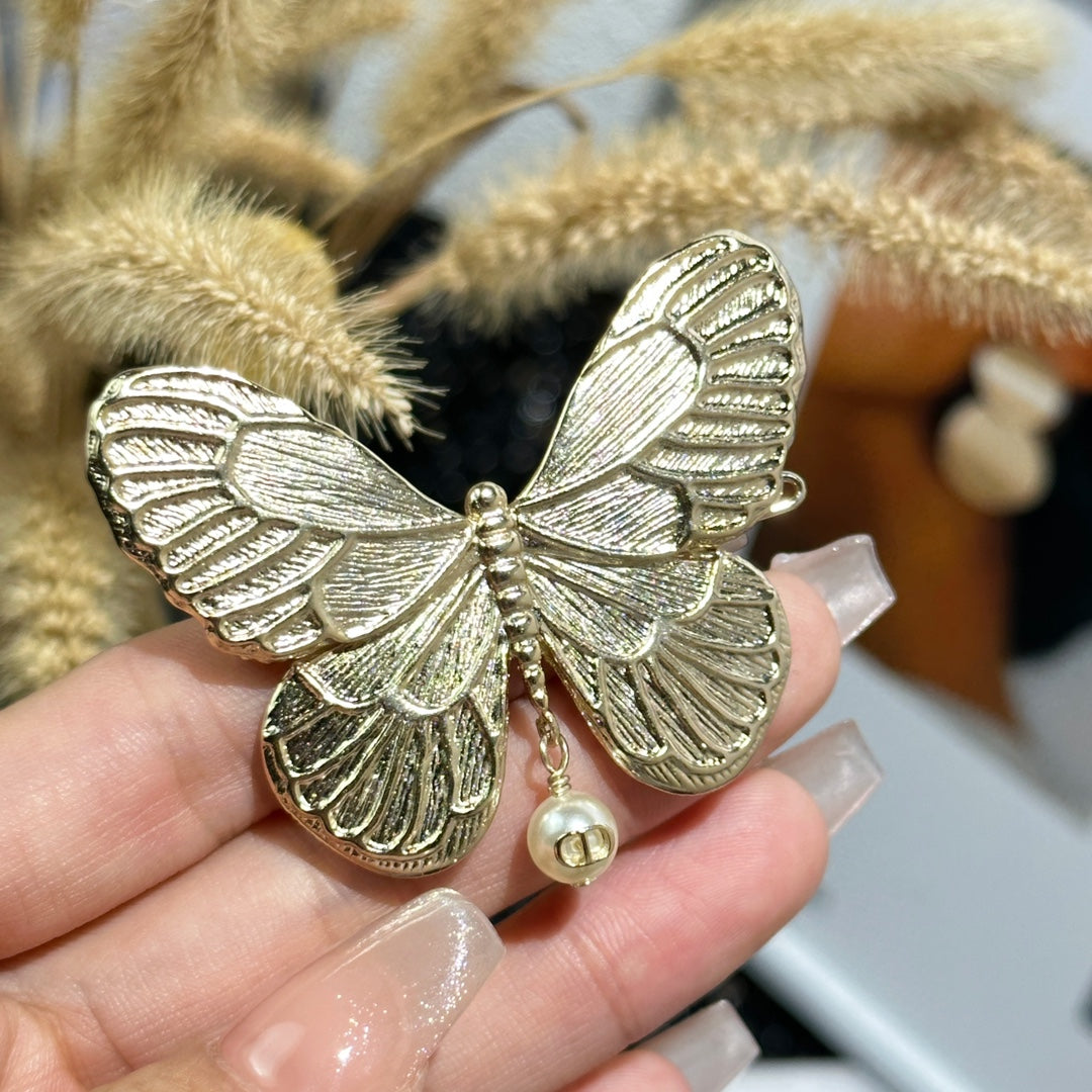 D butterfly hairpin in light gold