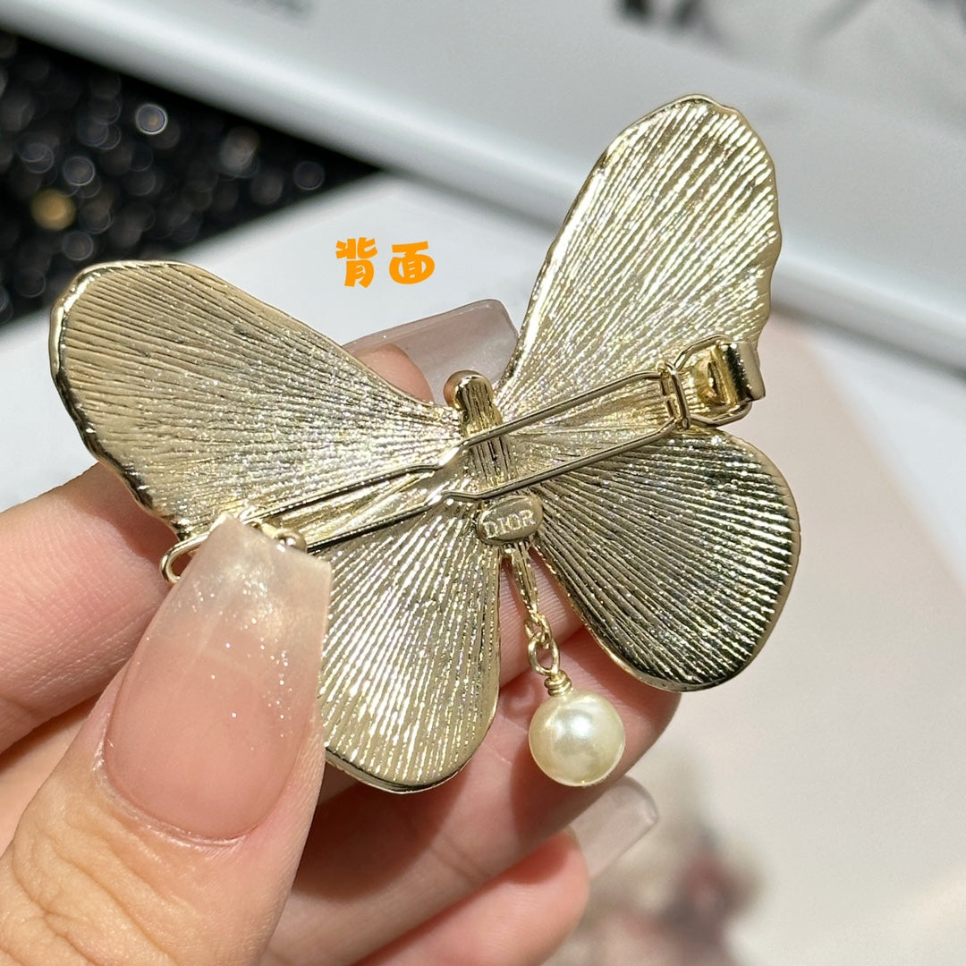 D butterfly hairpin in light gold