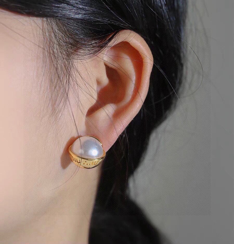 MM pearl earrings