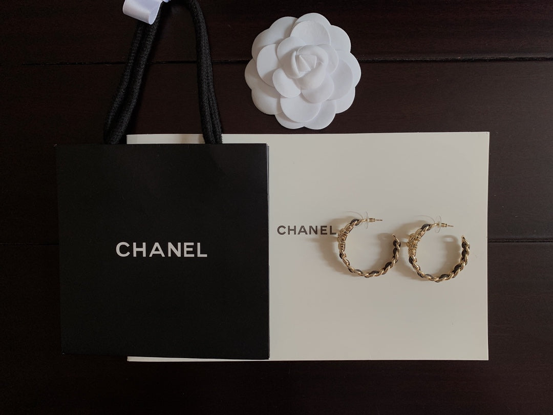 C rounded black earrings