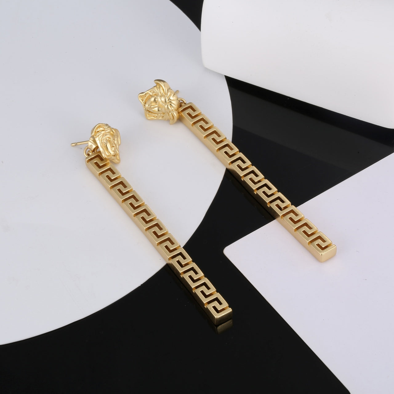 V gold earrings