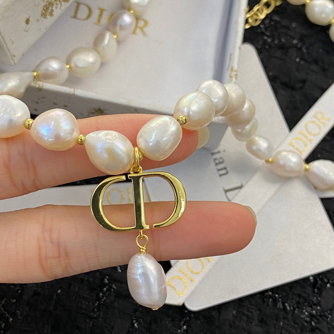 D long pearls necklace with logo
