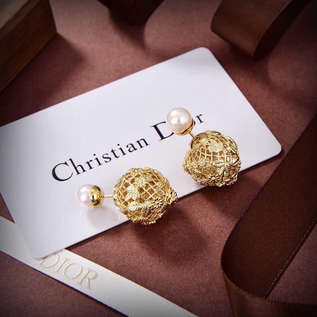 D gold and pearl earrings