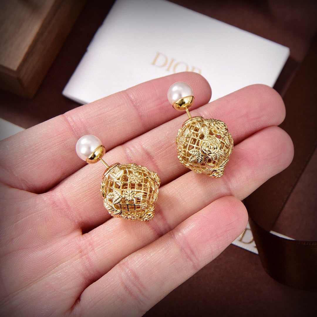 D gold and pearl earrings