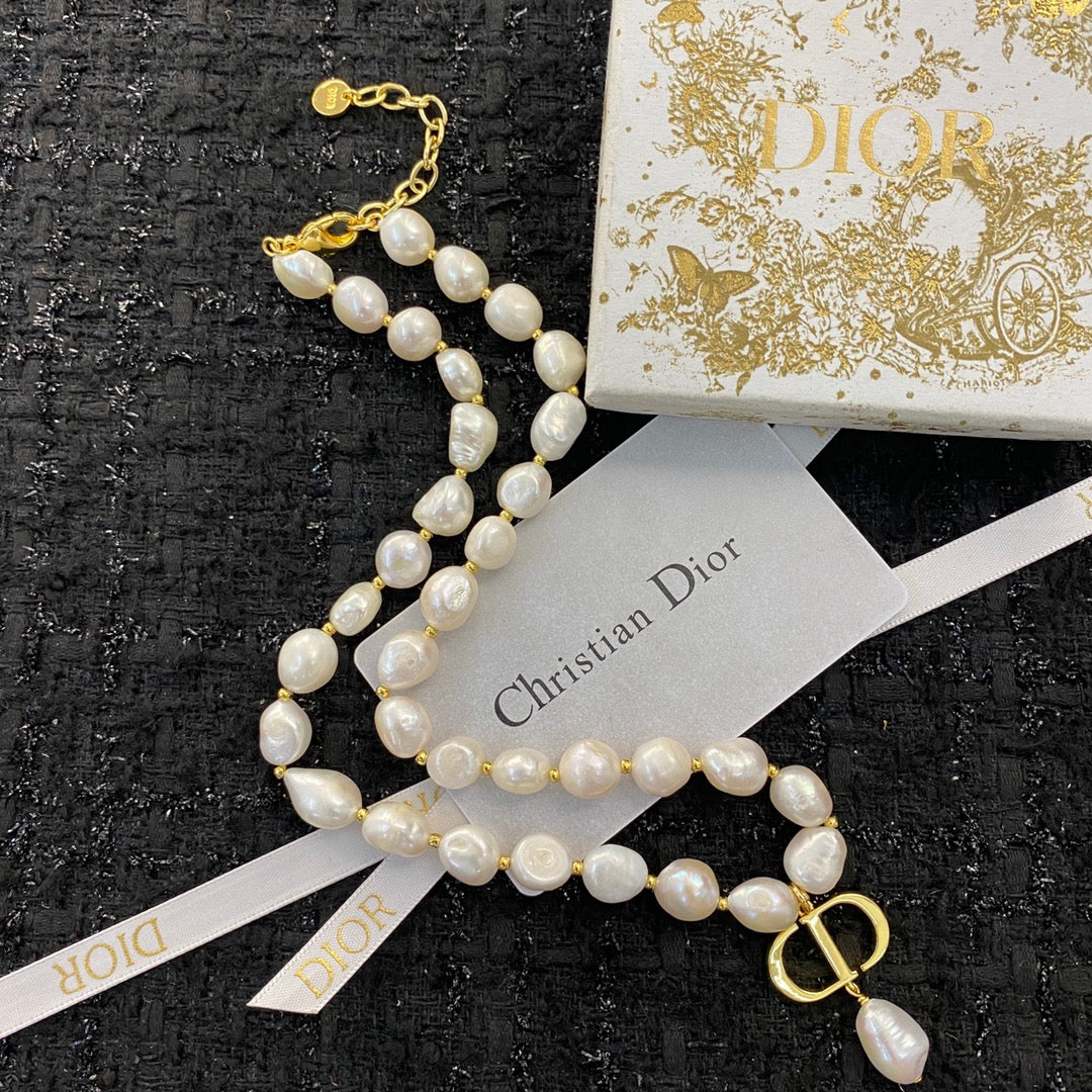 D long pearls necklace with logo