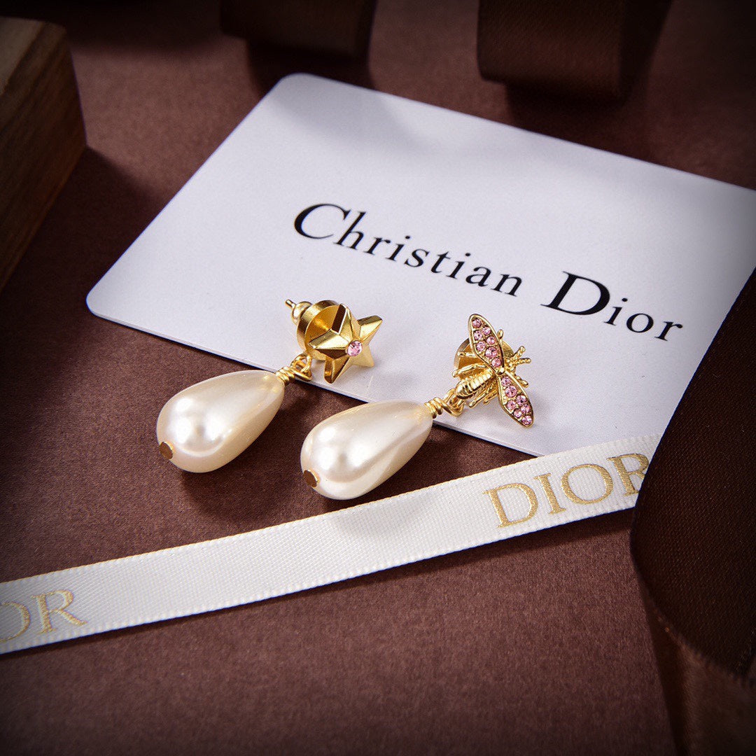 D long pearl earrings
