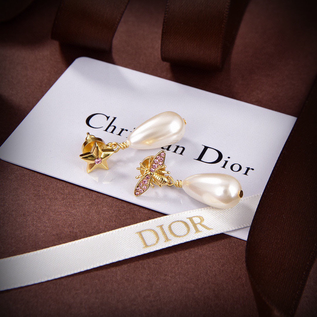 D long pearl earrings