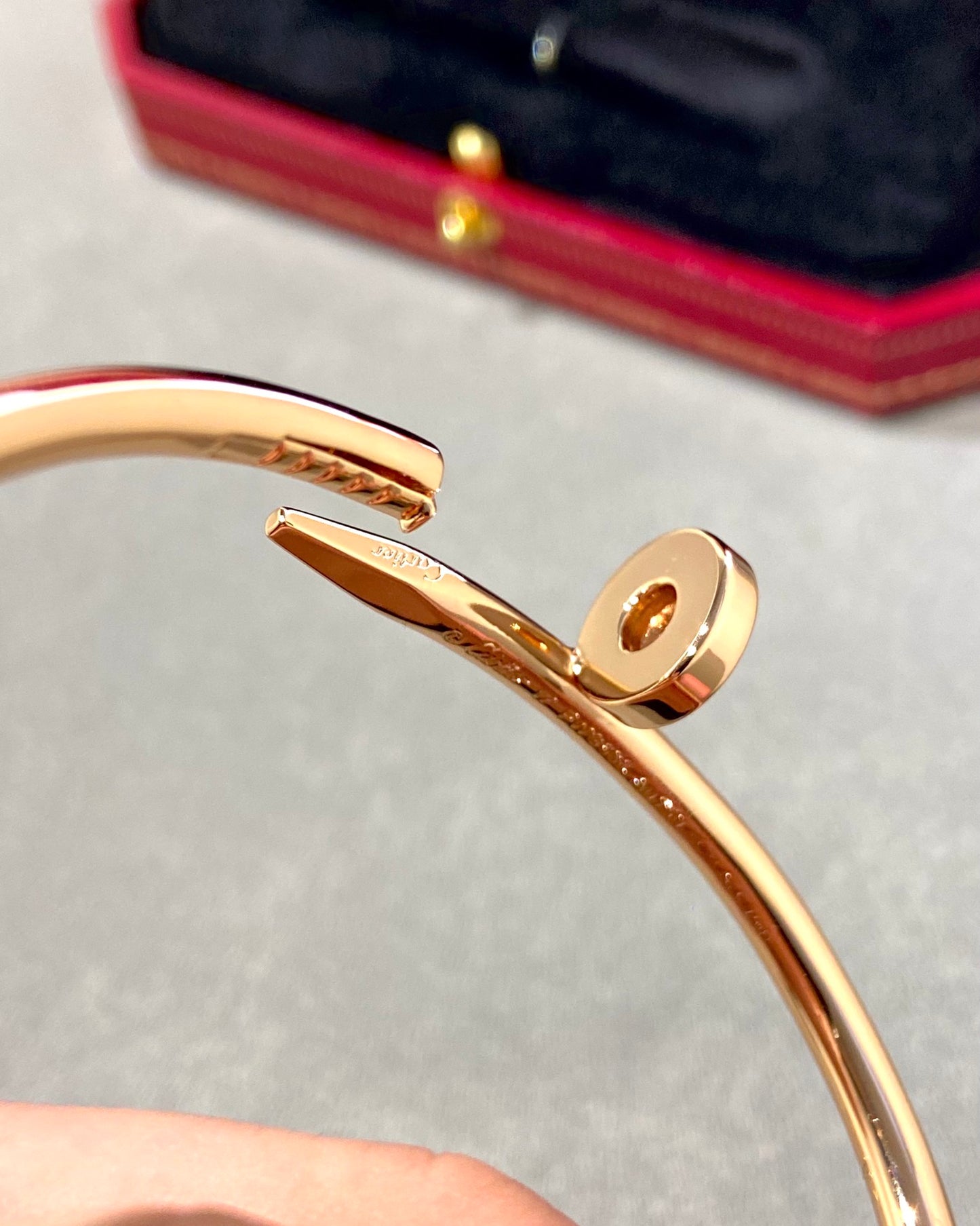 C juste un clou in gold