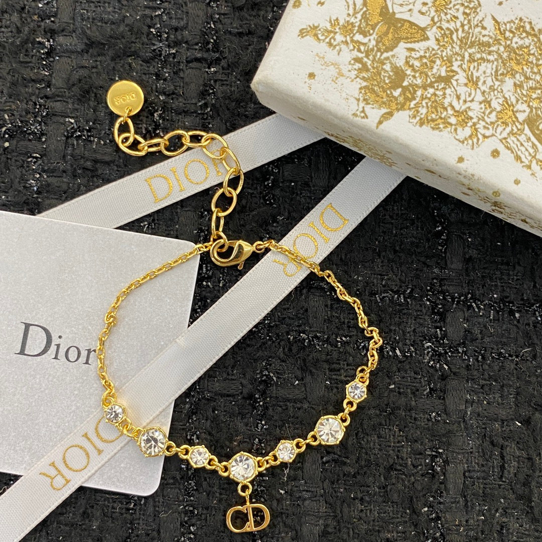 D logo - gold and diamonds bracelet