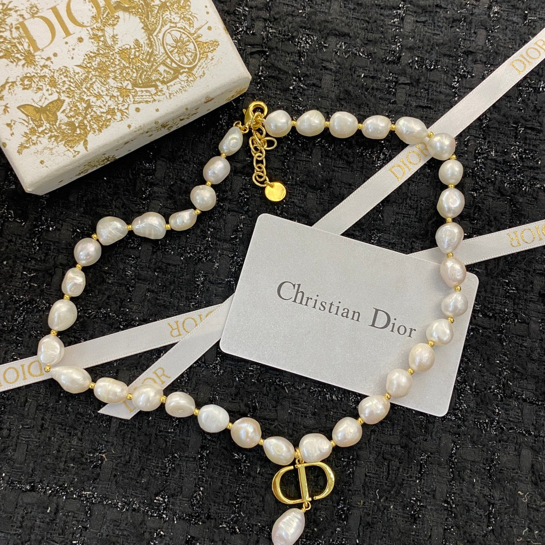 D long pearls necklace with logo