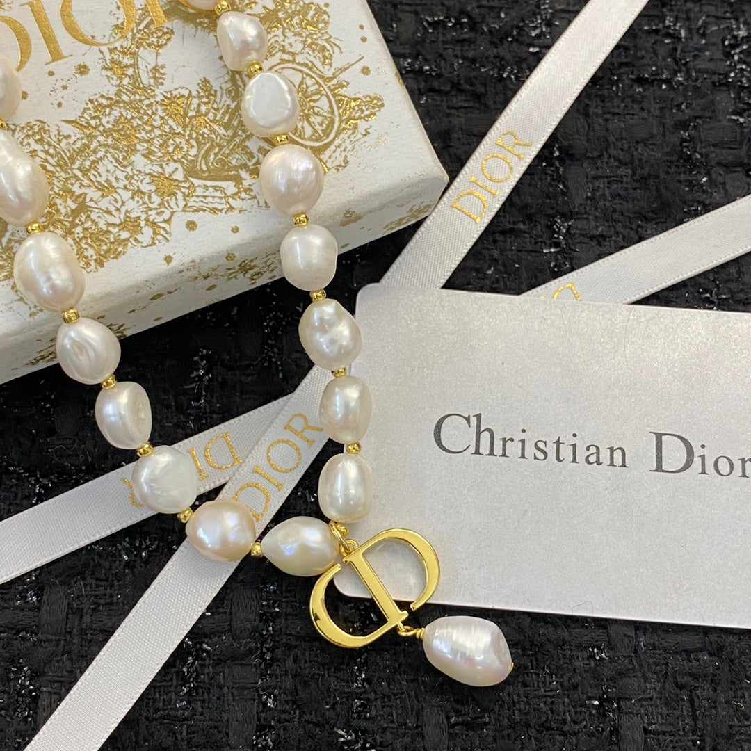 D long pearls necklace with logo