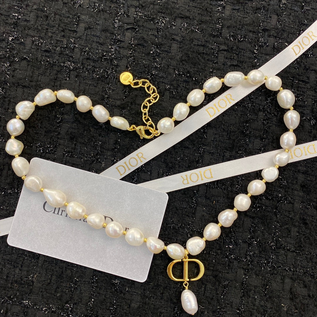 D long pearls necklace with logo