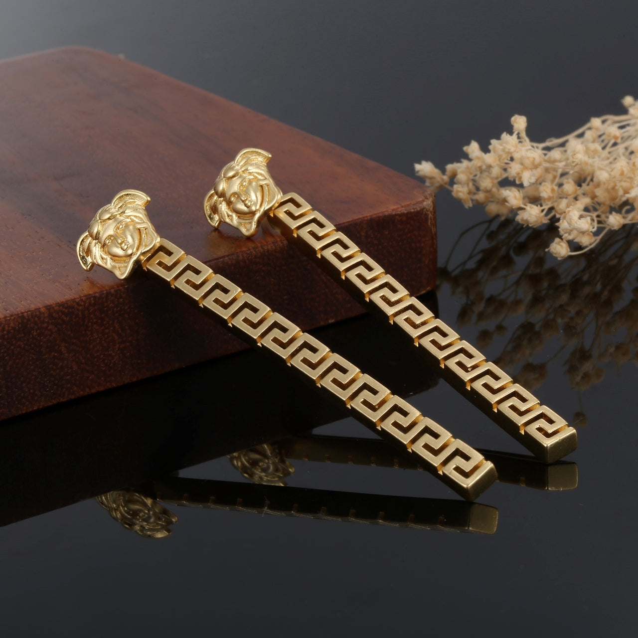 V gold earrings