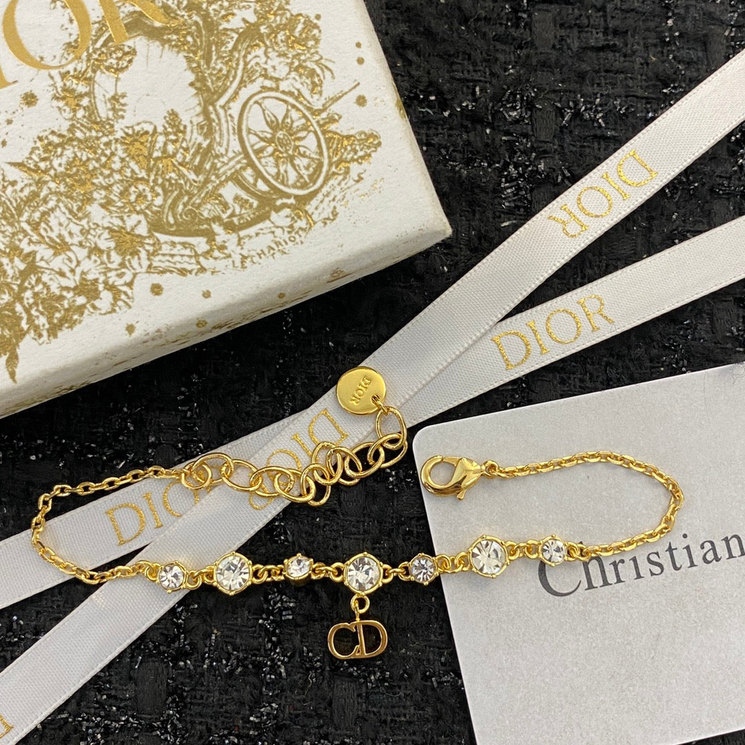 D logo - gold and diamonds bracelet