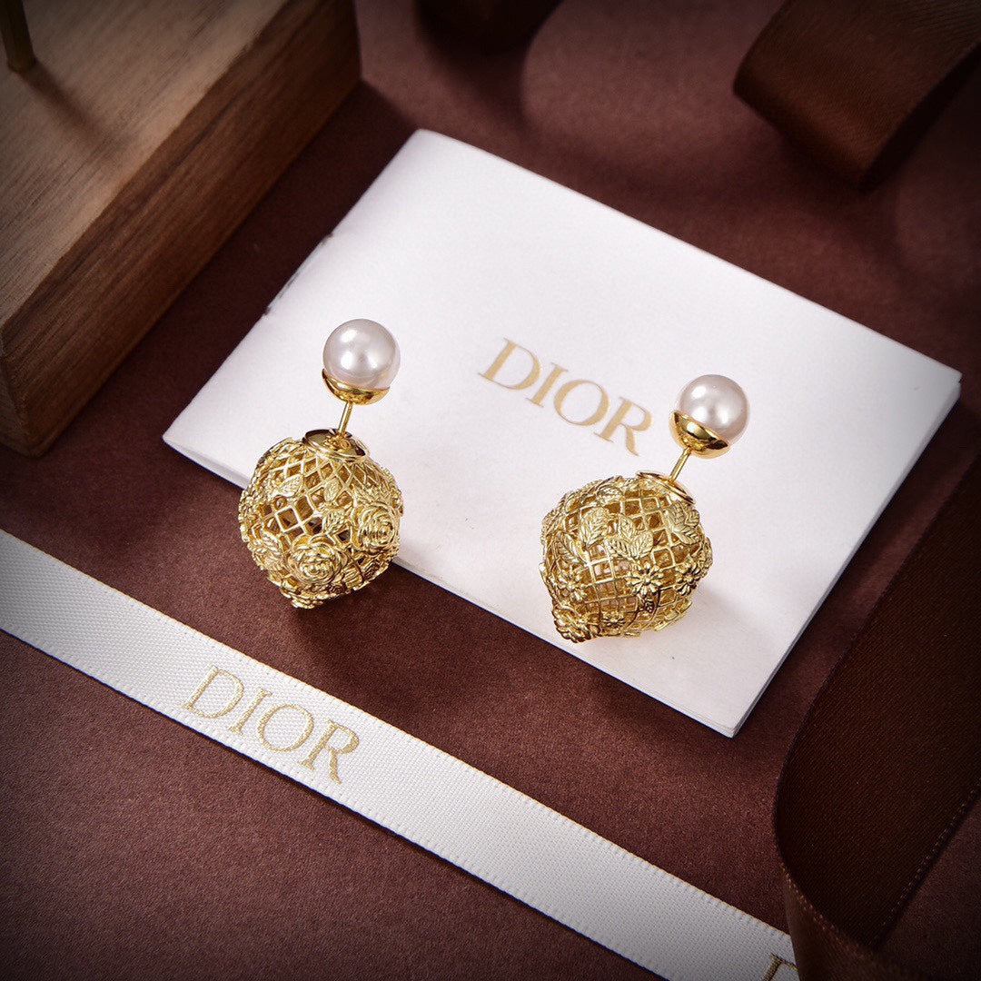 D gold and pearl earrings