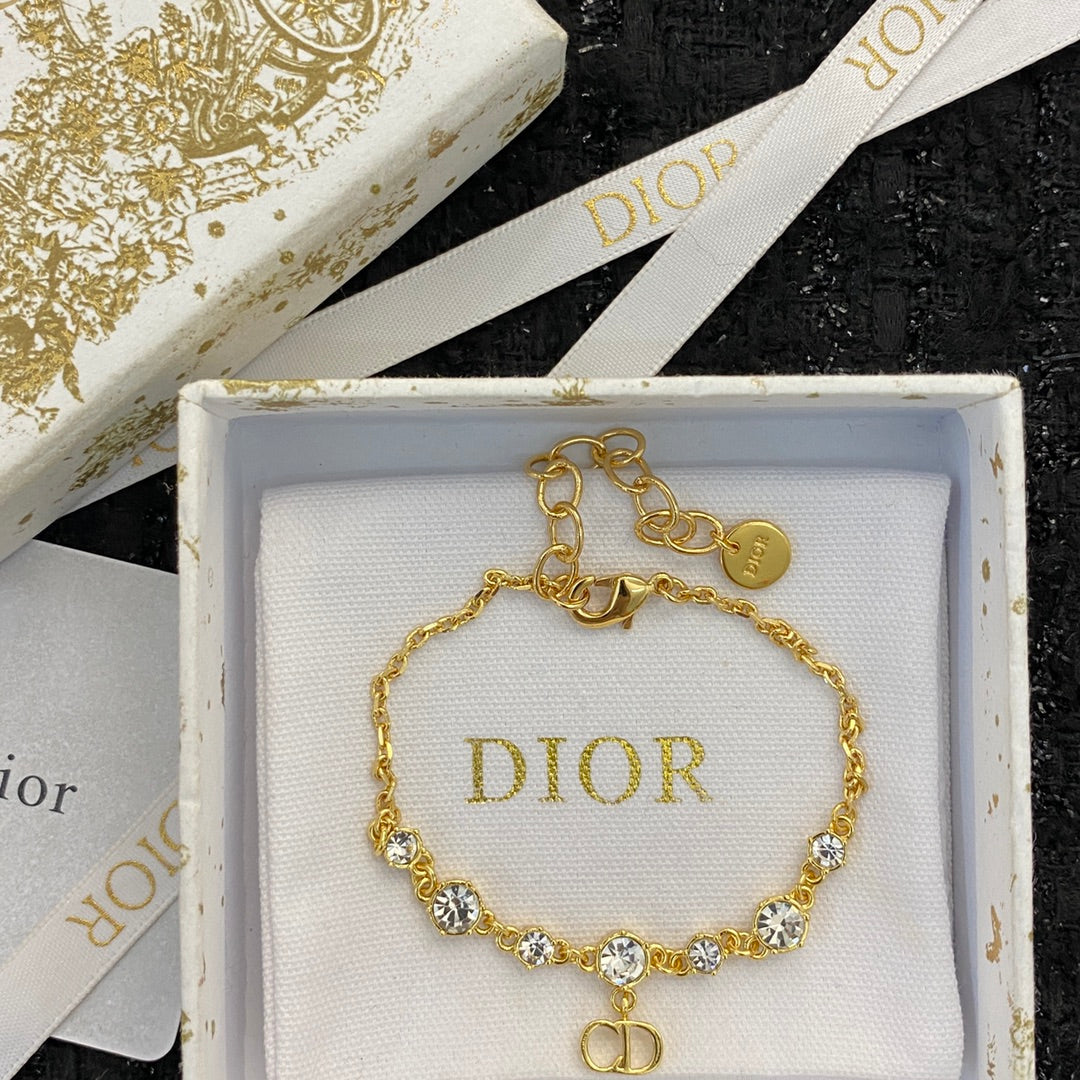 D logo - gold and diamonds bracelet