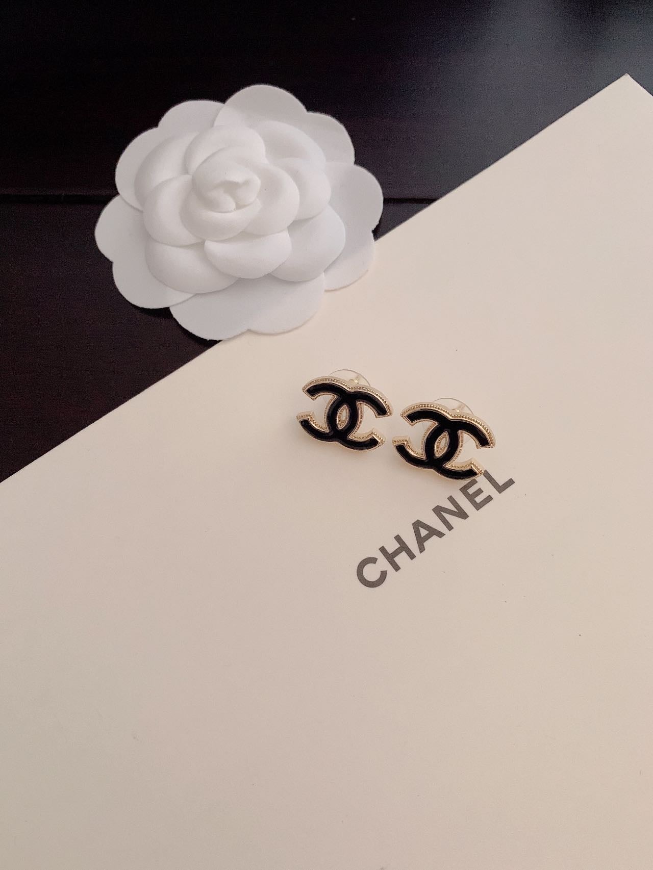 C black logo earrings