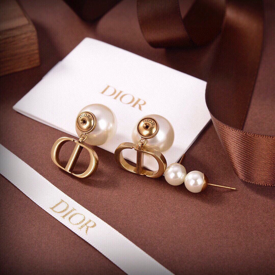 D logo and pearls front and back earrings