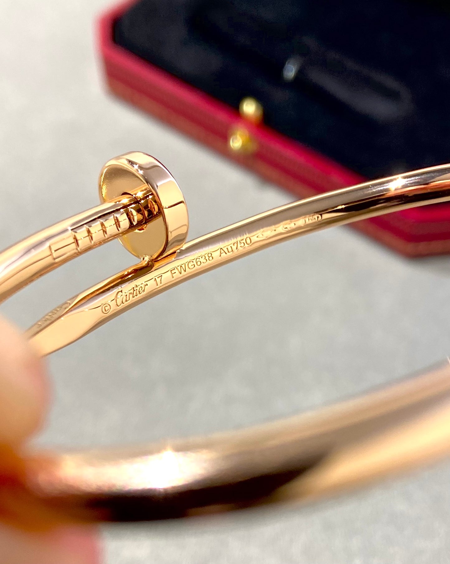 C juste un clou in gold