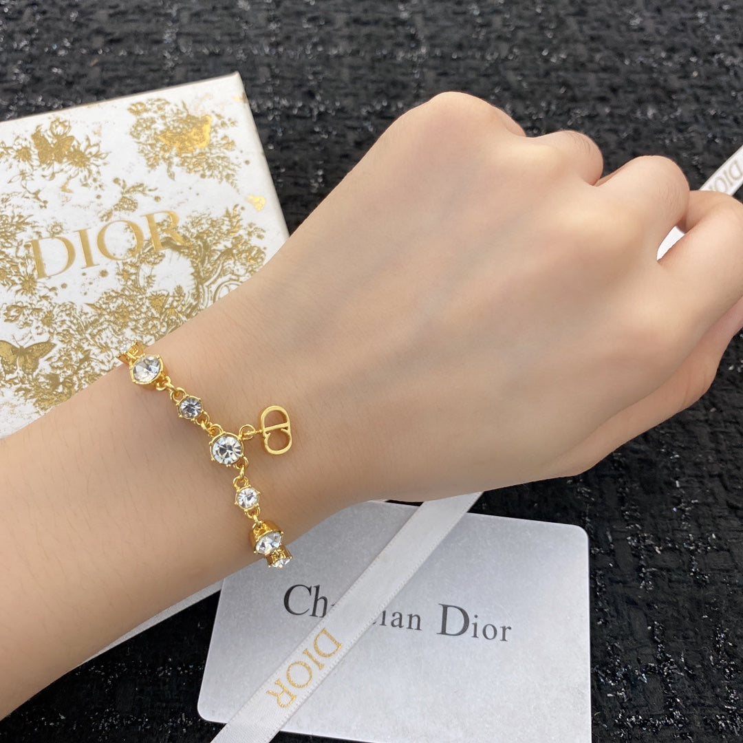 D logo - gold and diamonds bracelet