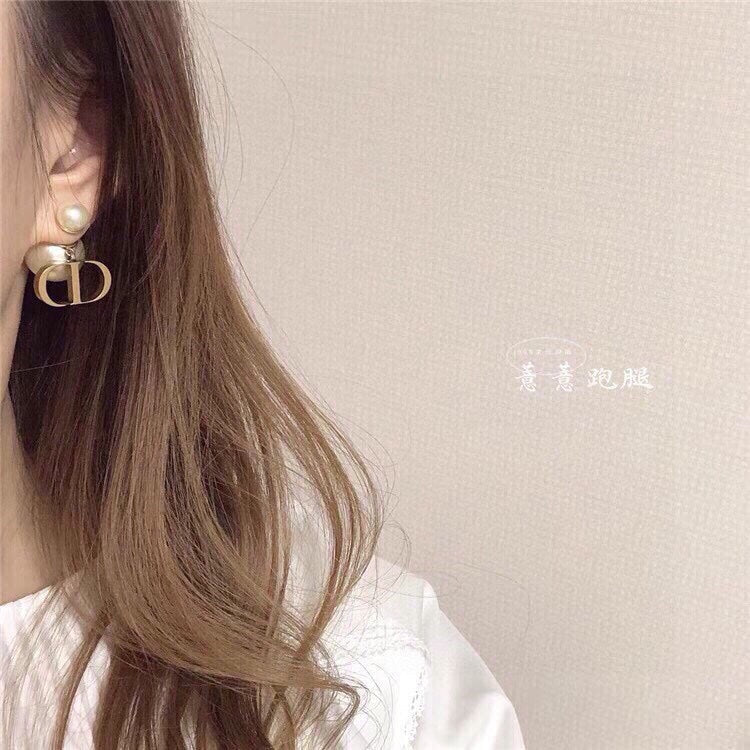D logo and pearls front and back earrings