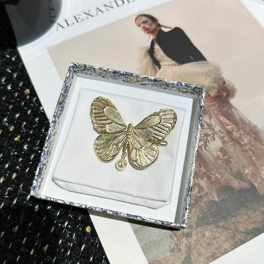 D butterfly hairpin in light gold