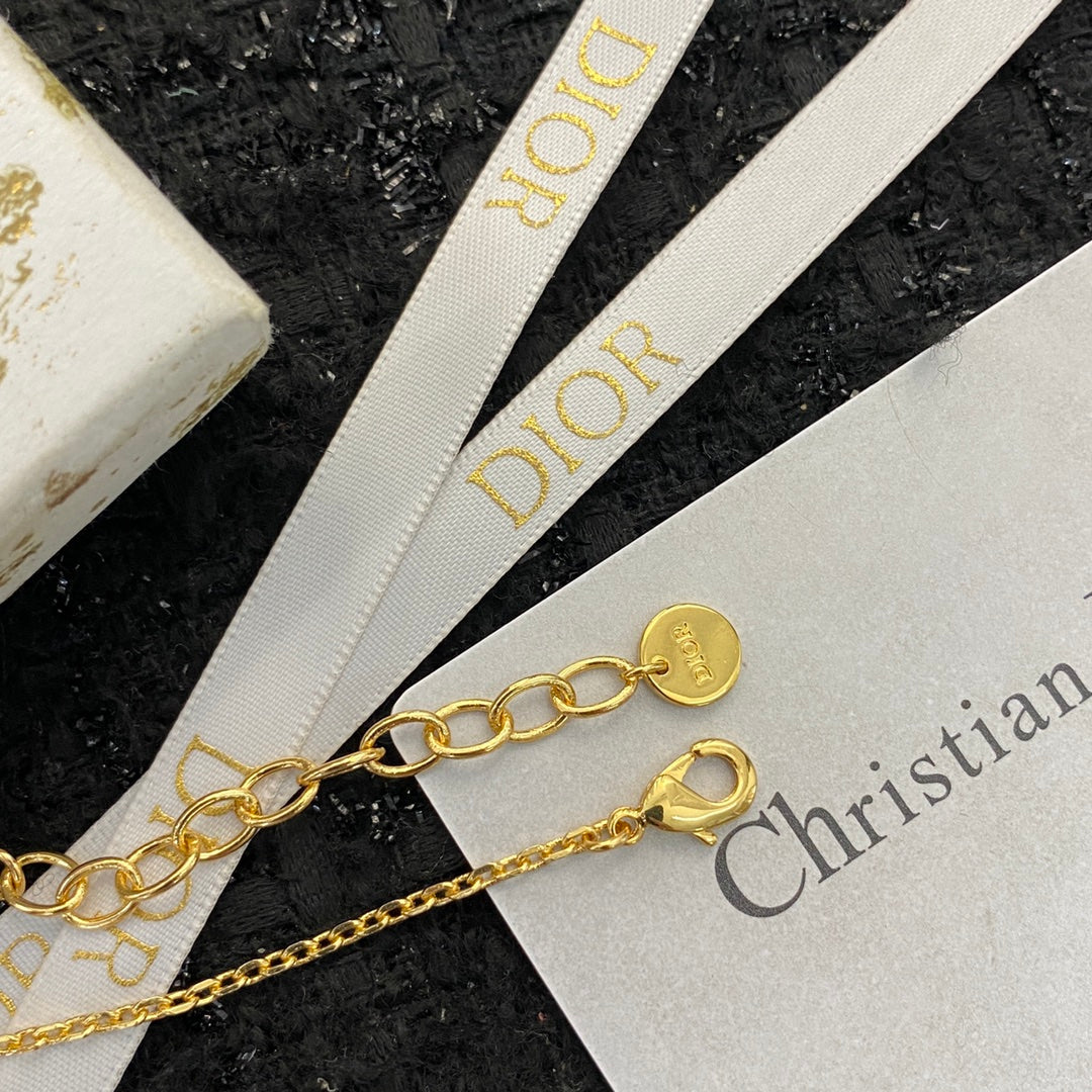 D logo - gold and diamonds bracelet