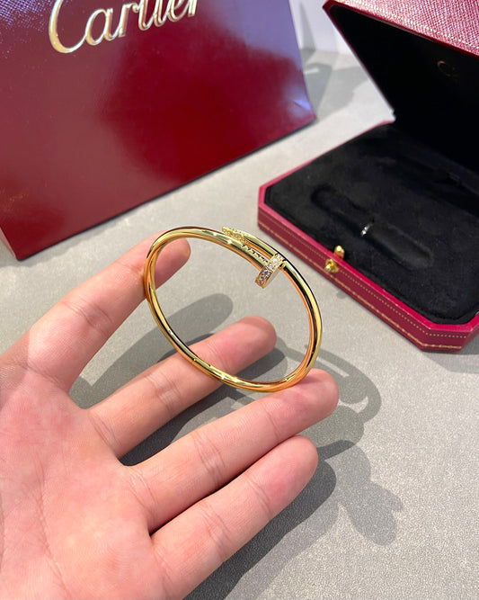 C juste un clou Bracelet in gold and diamonds