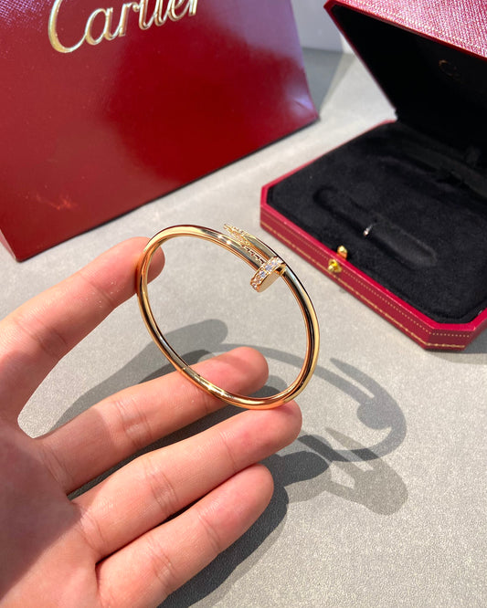 C suste un clou Bracelet in rose gold and diamonds