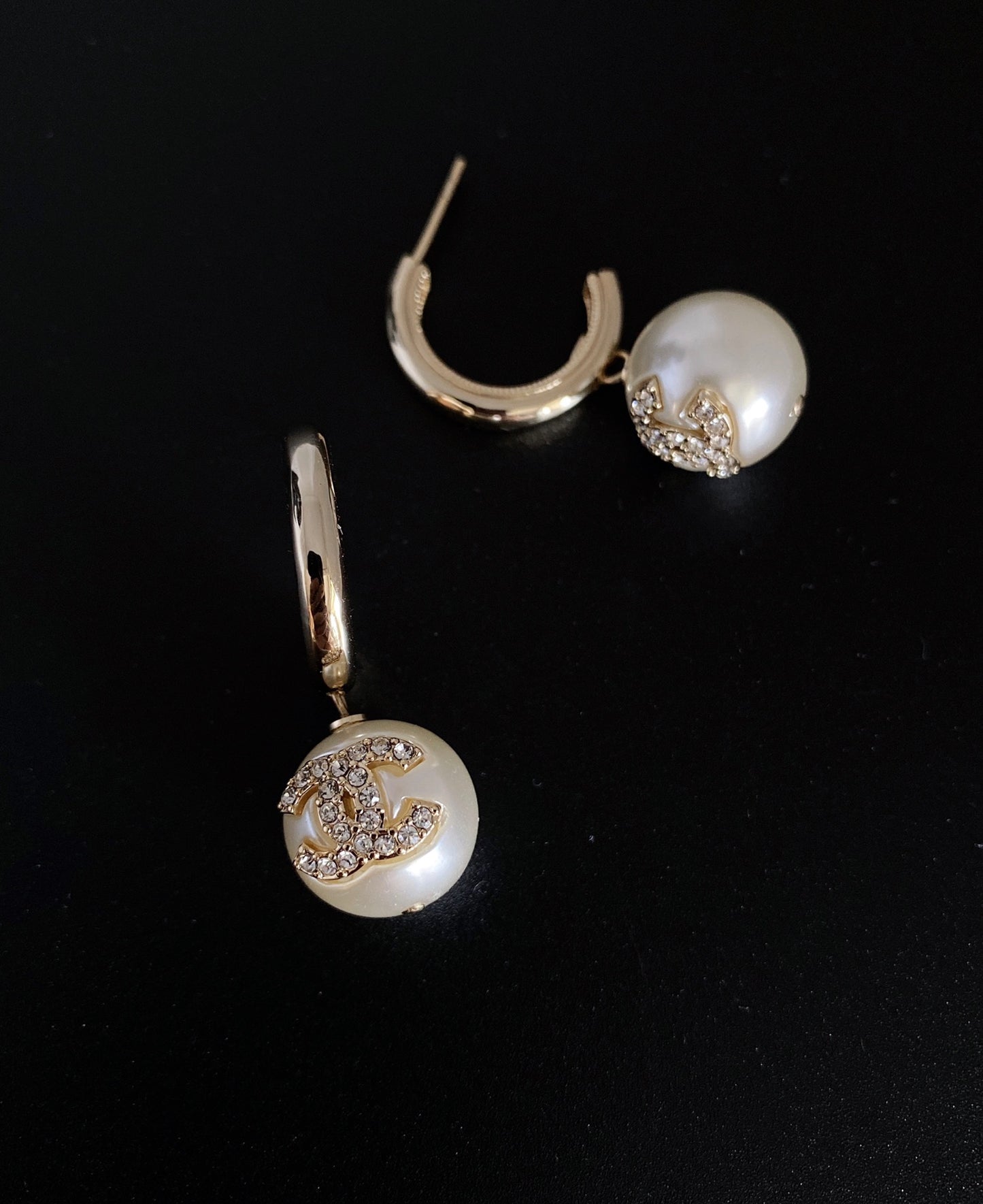 C pearl and gold earrings