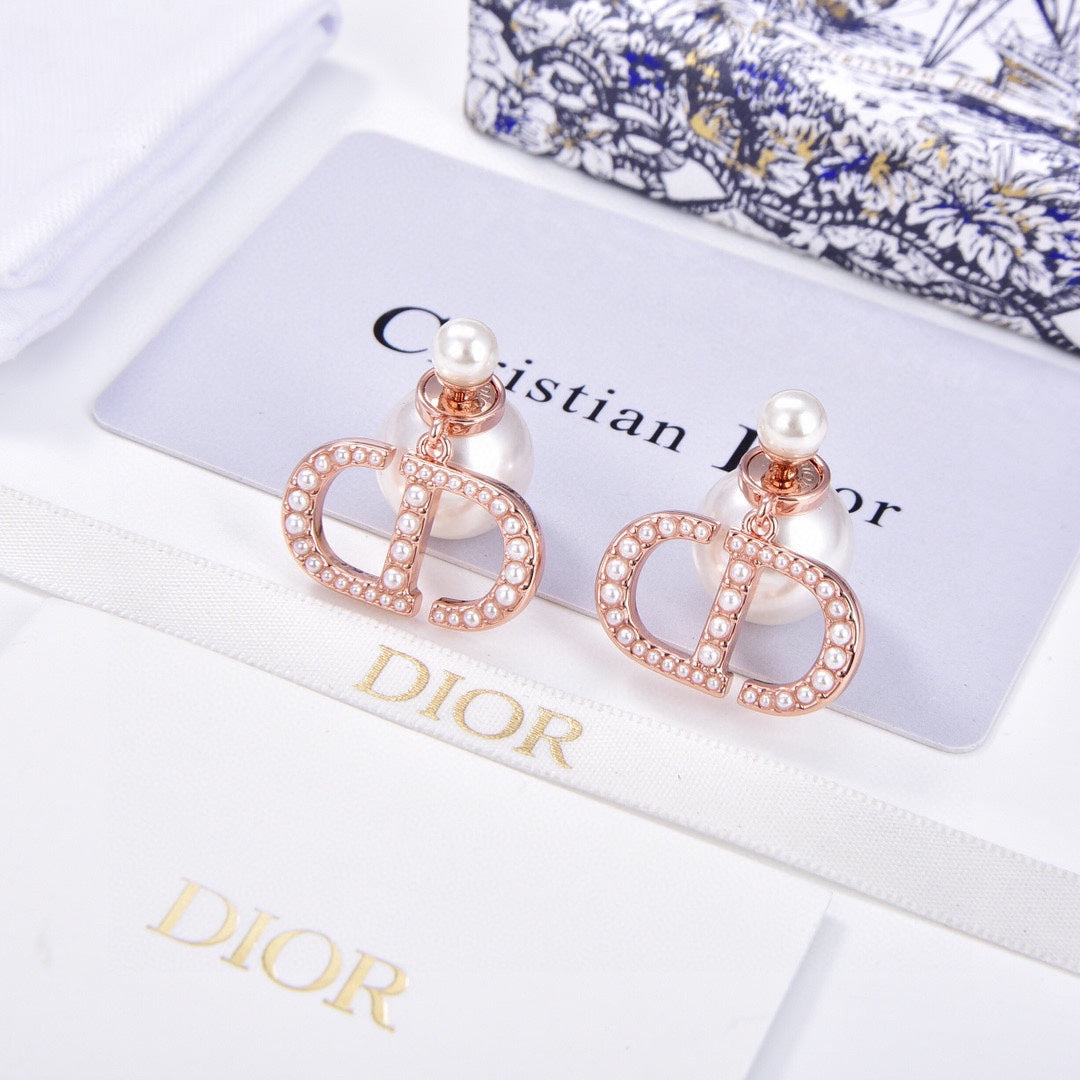 D logo with diamonds and pearls earrings