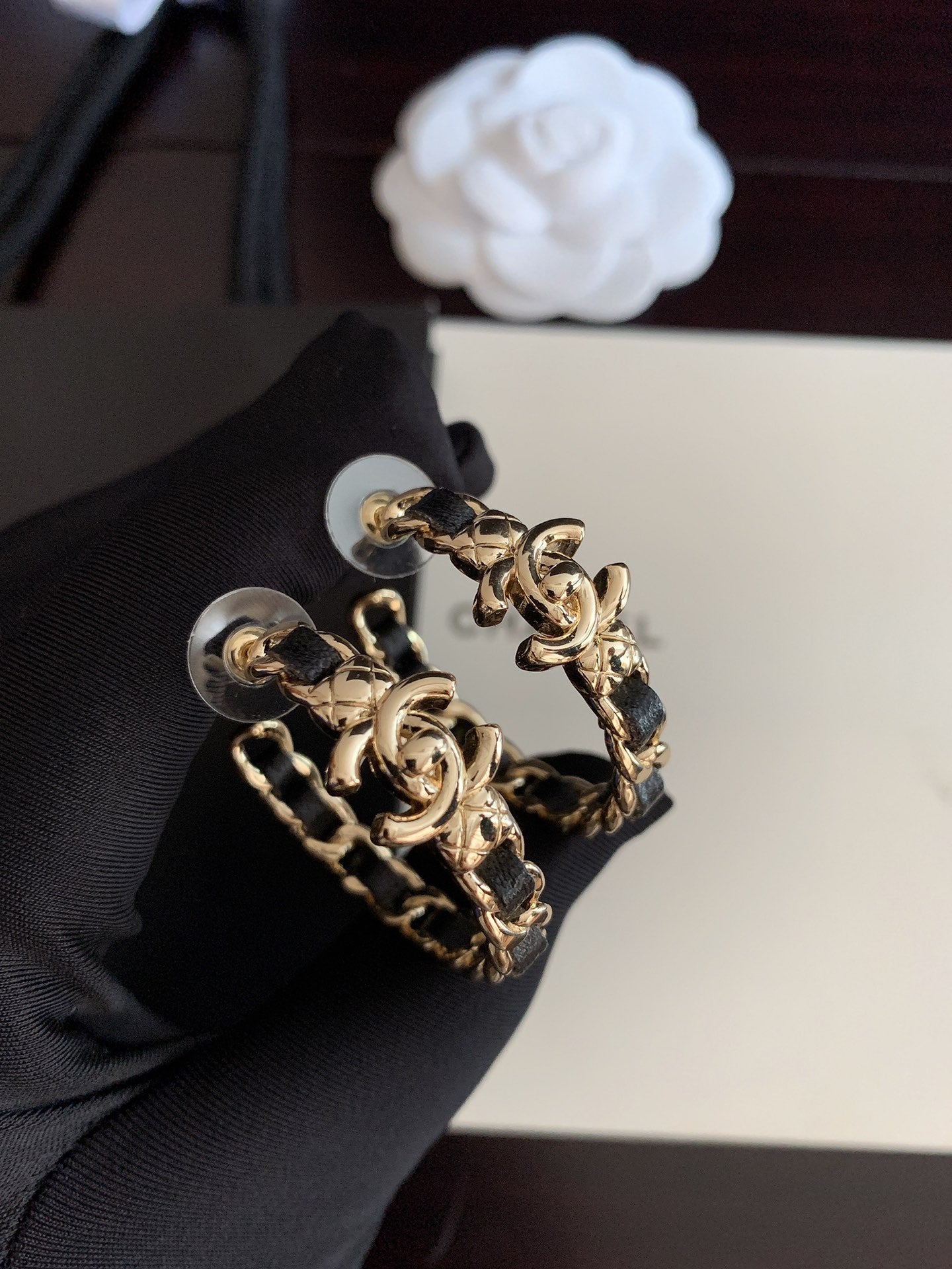 C rounded black earrings