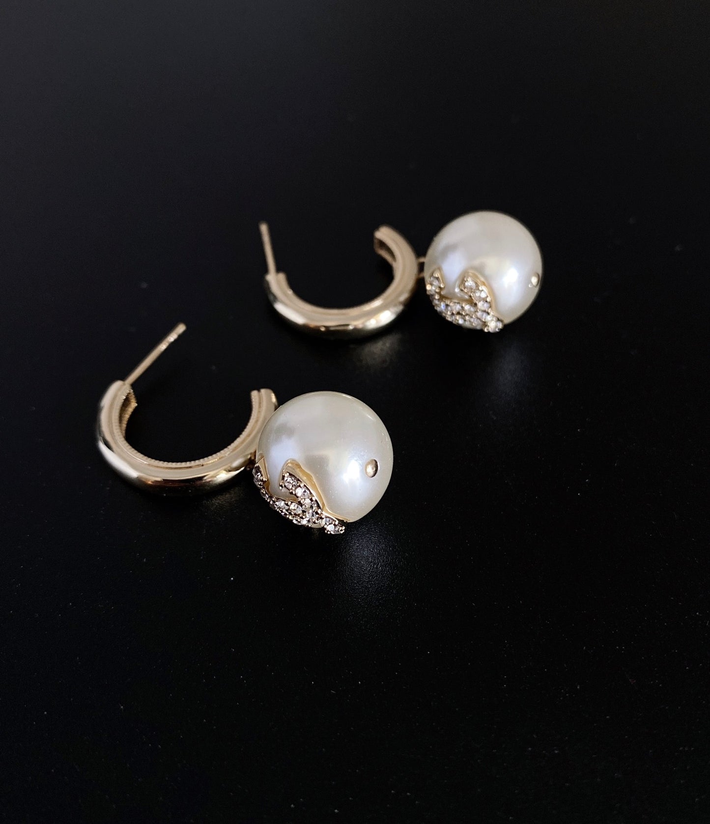 C pearl and gold earrings