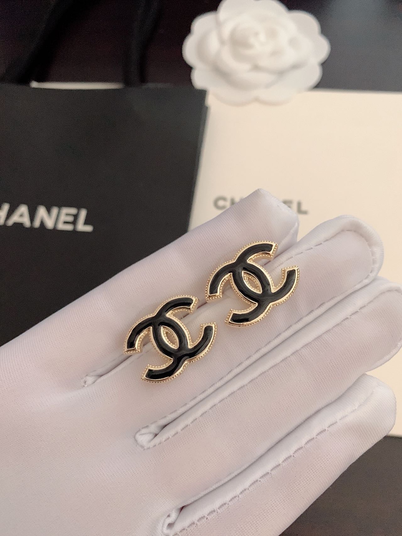 C black logo earrings