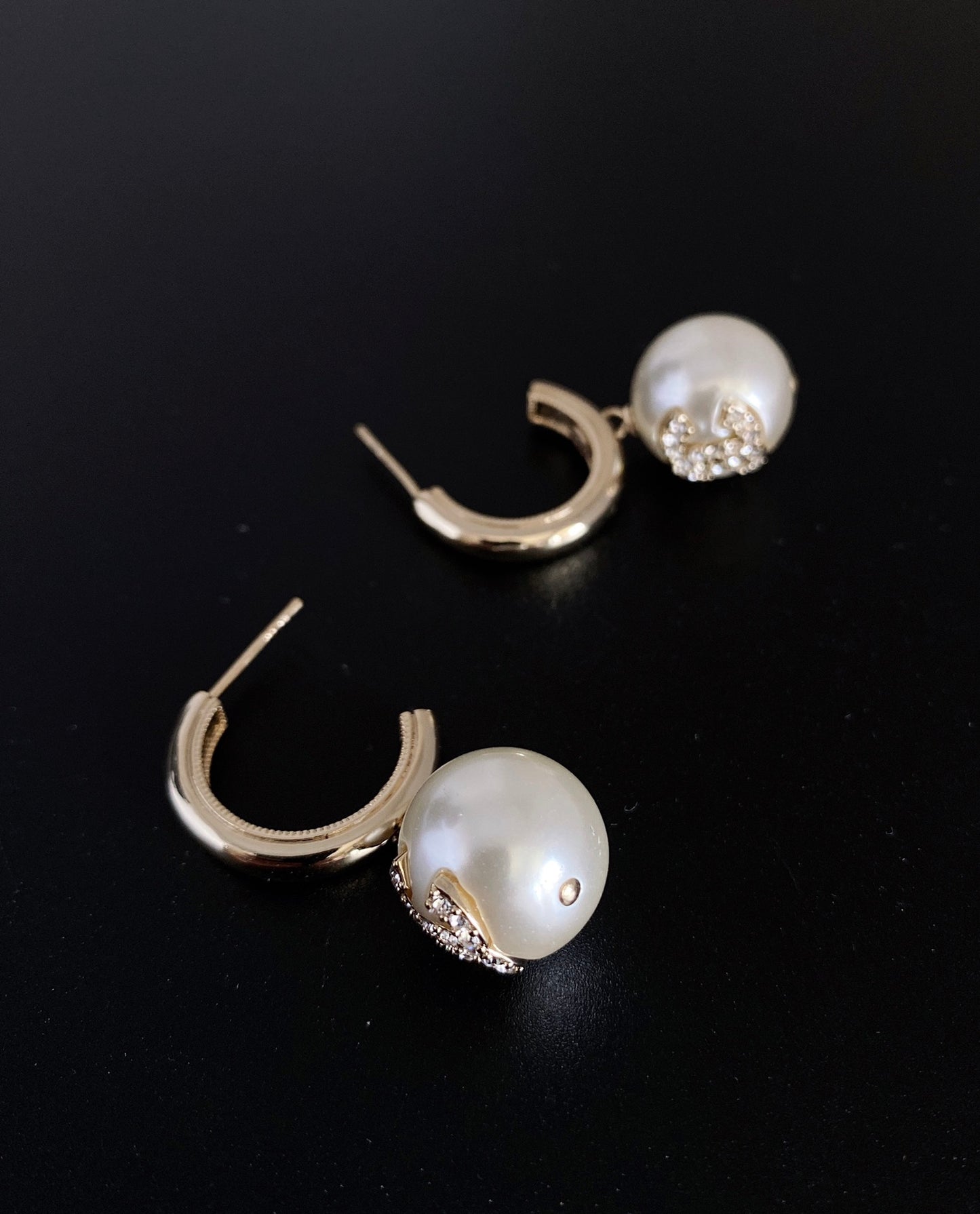 C pearl and gold earrings