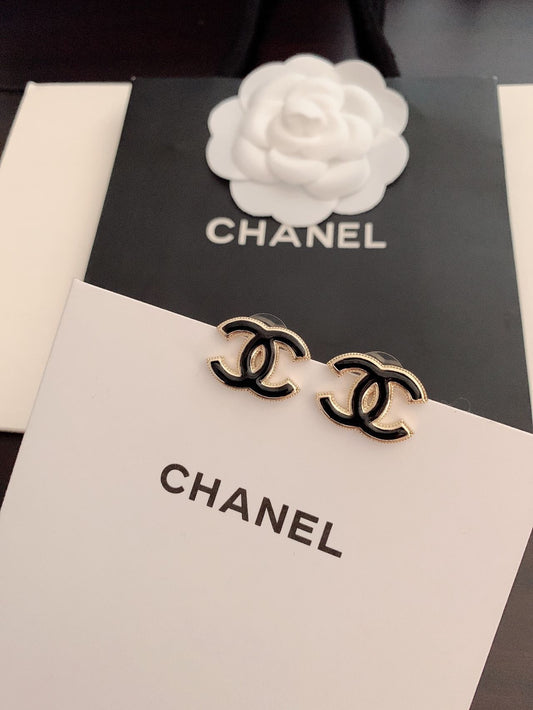 C black logo earrings