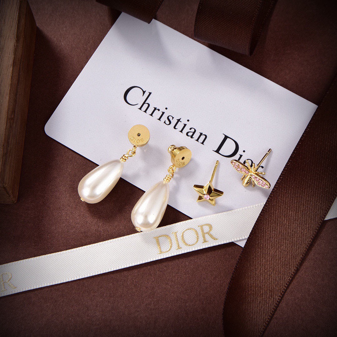 D long pearl earrings