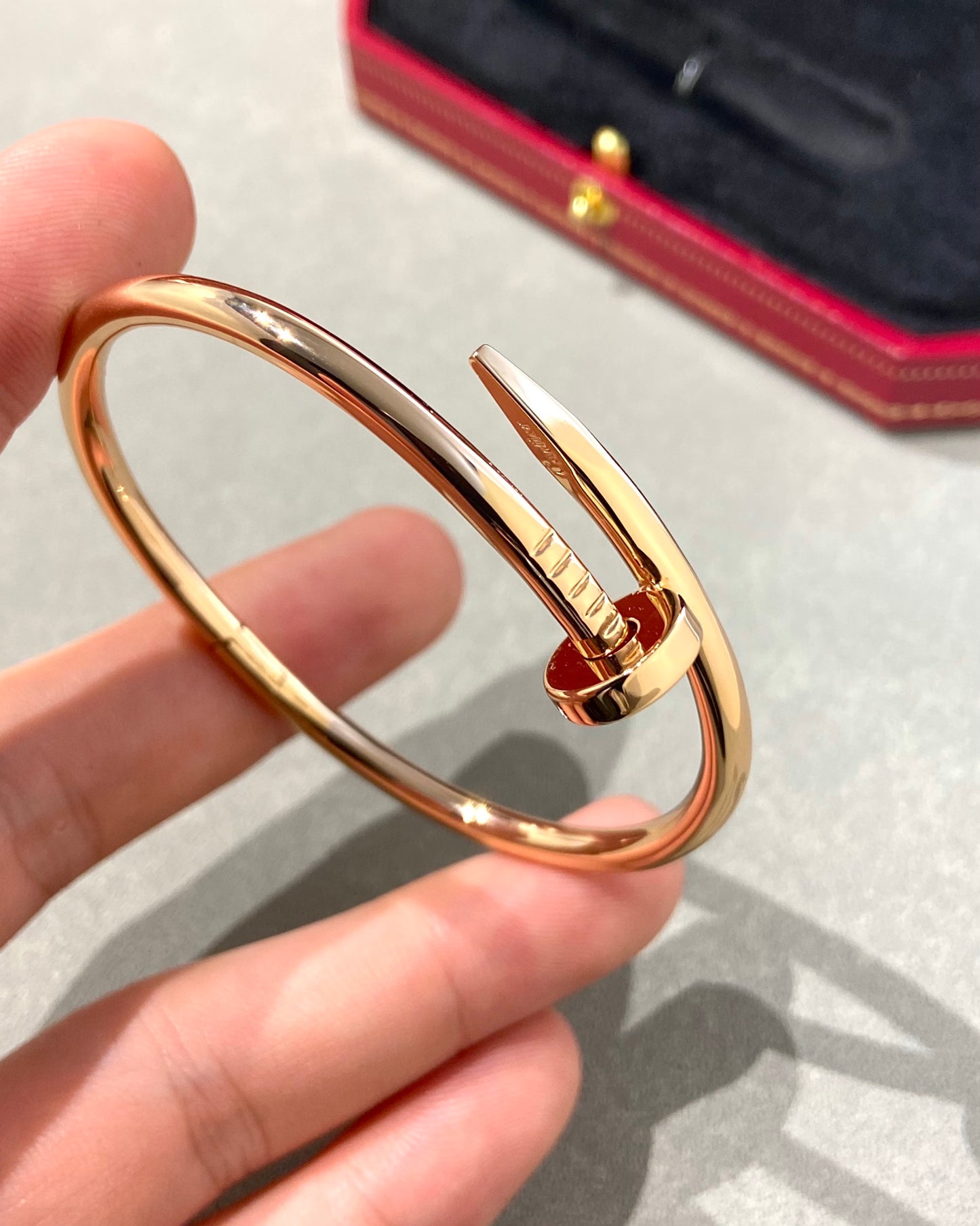 C juste un clou in gold