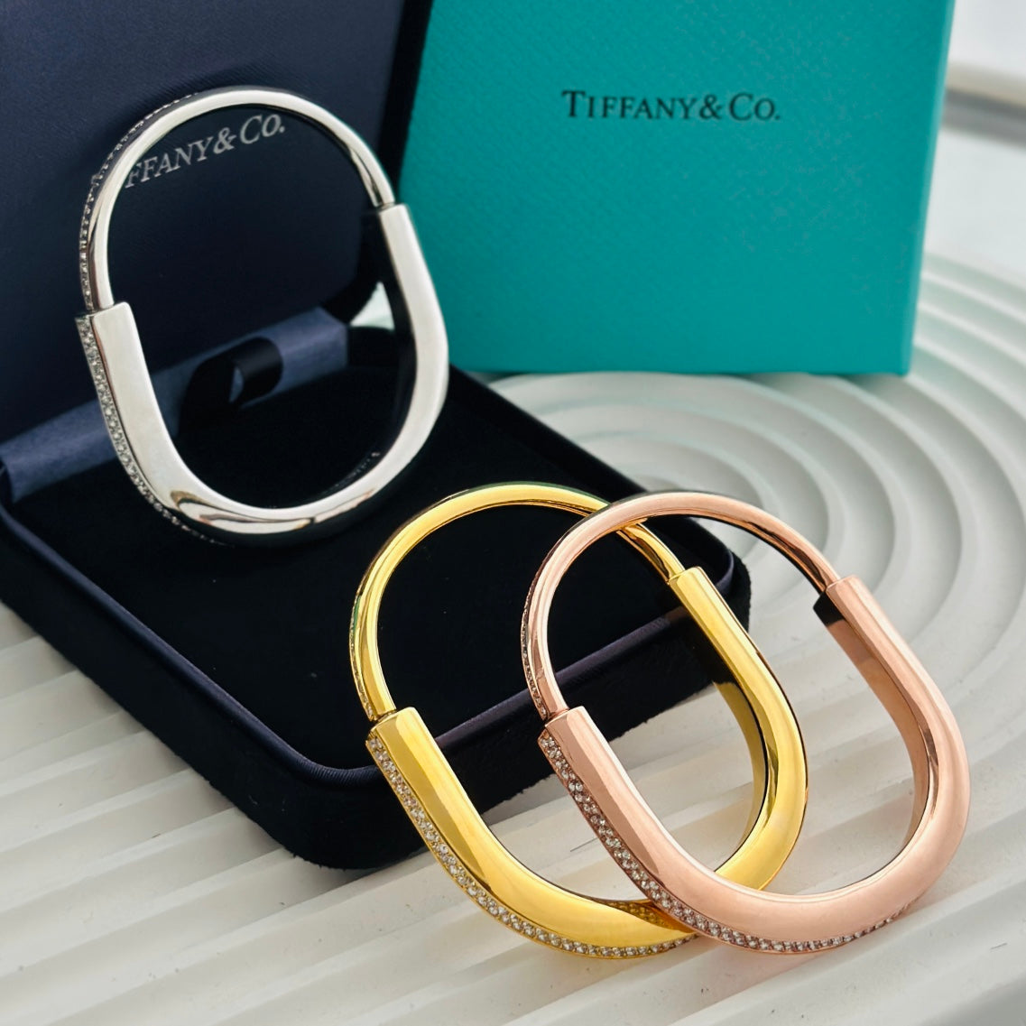 T bangle bracelet with diamonds