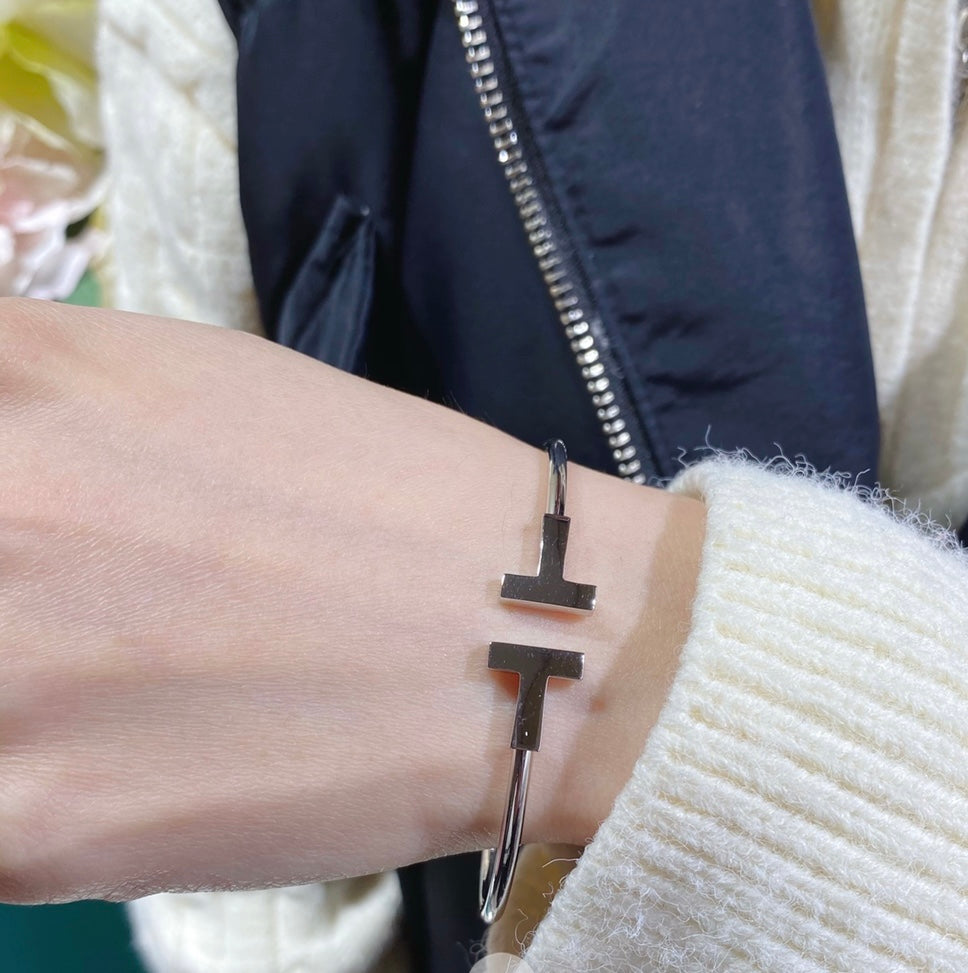 T bracelet