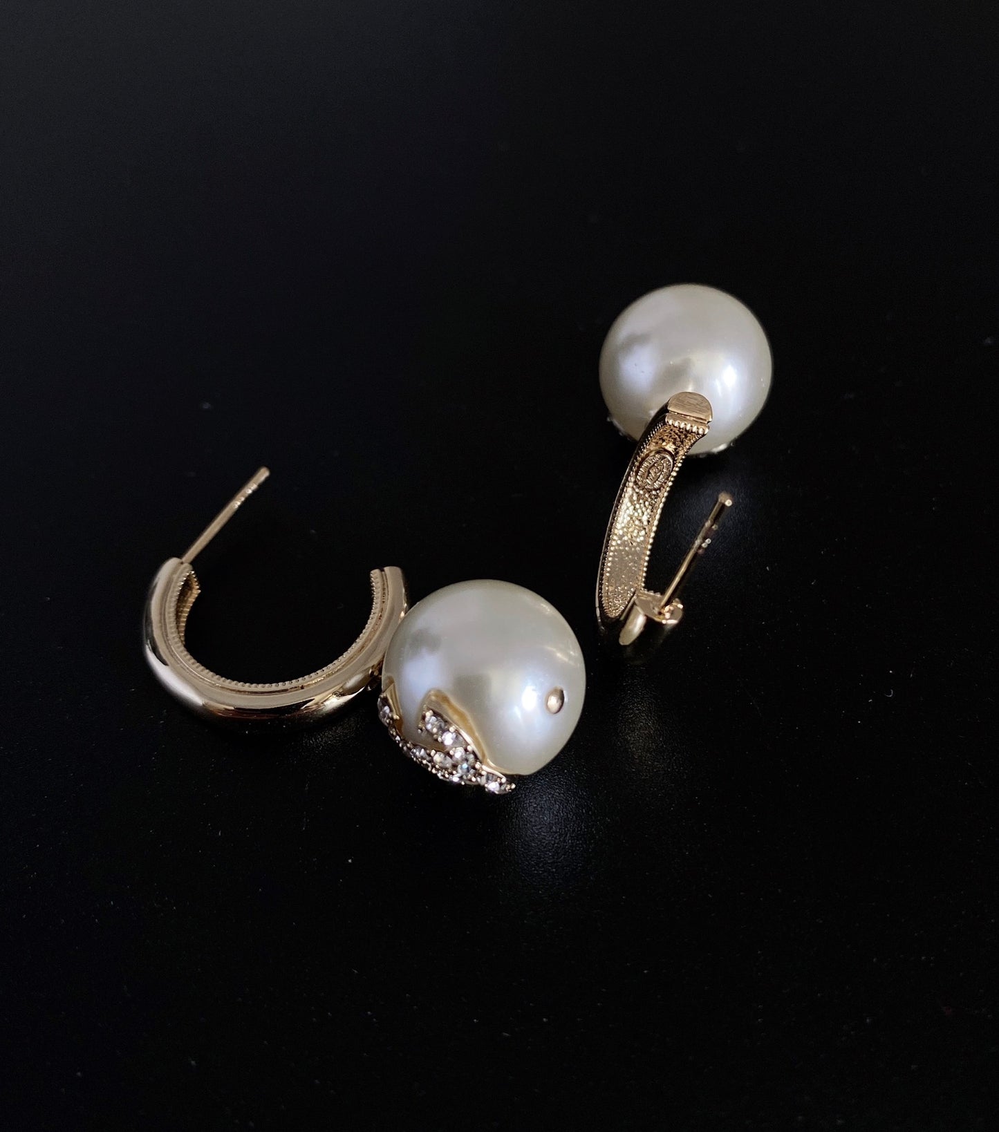 C pearl and gold earrings