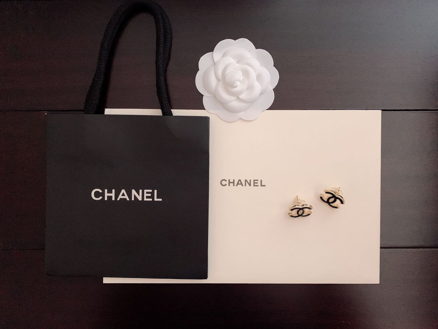 C black logo earrings