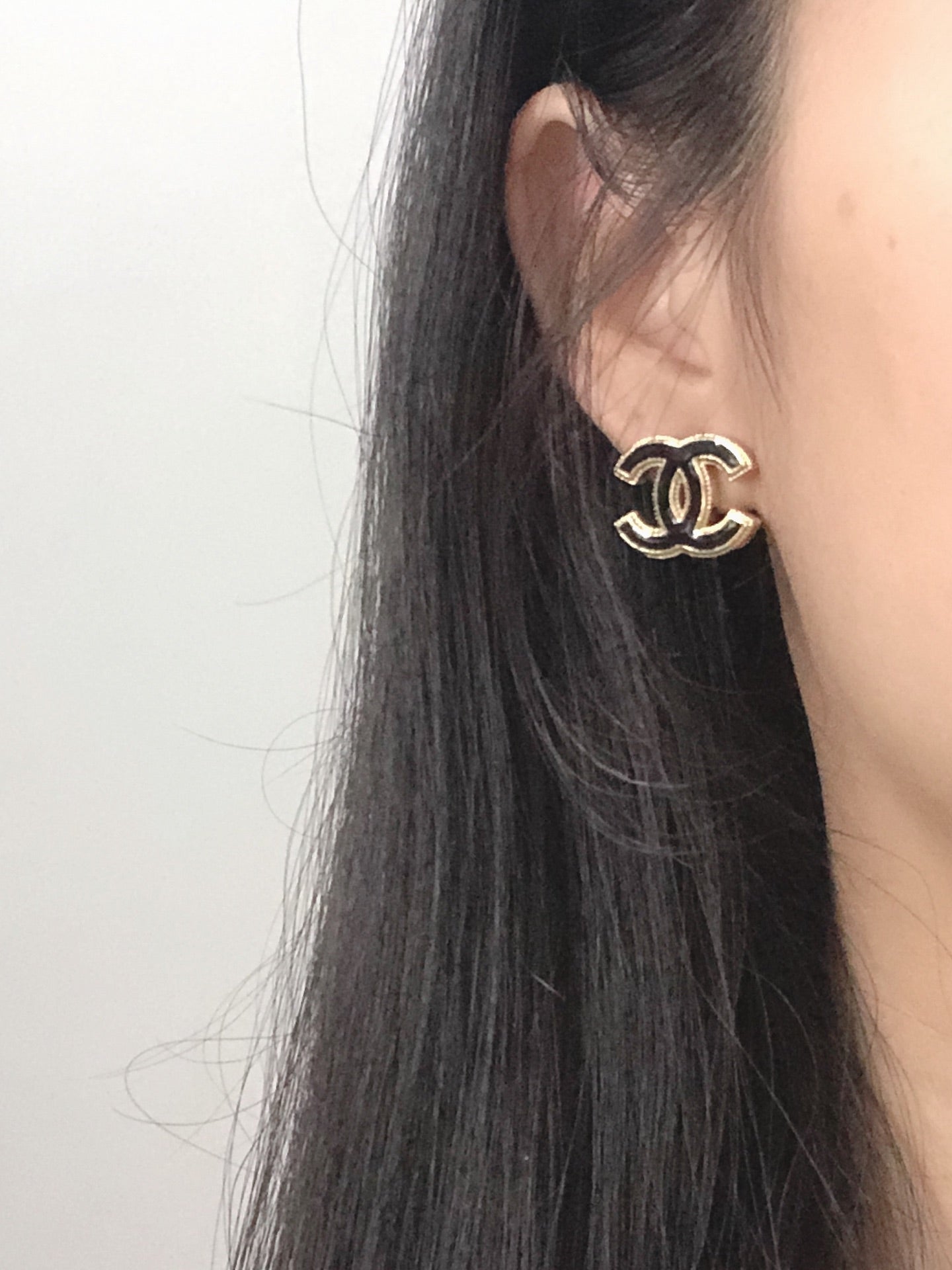 C black logo earrings