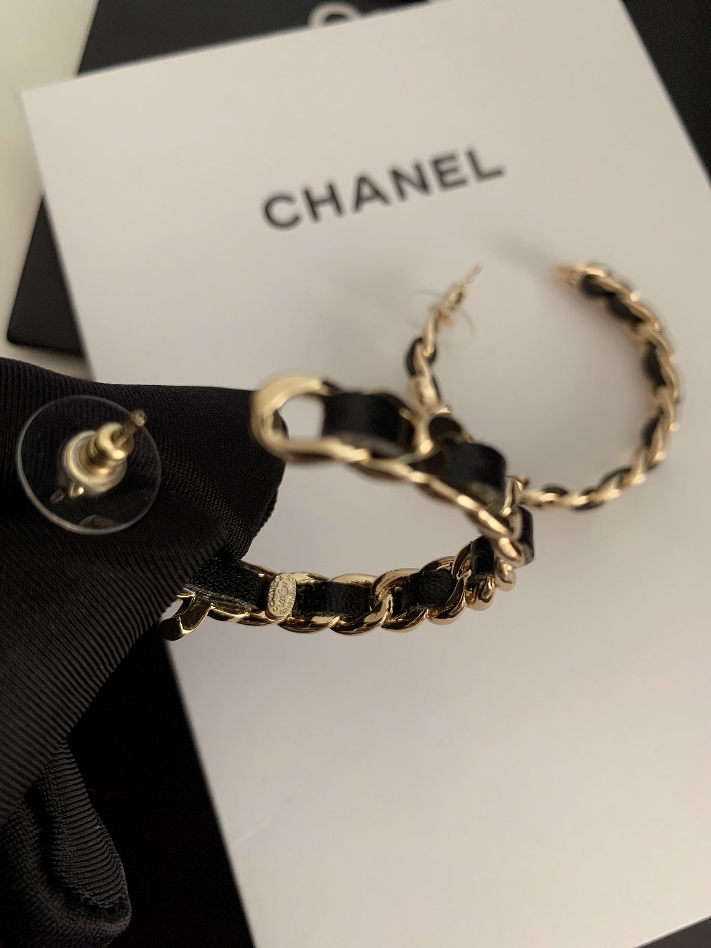 C rounded black earrings